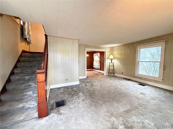 4th image of 310 Spring St