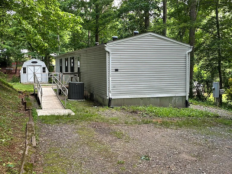 138 Anna Rd — Photo 1