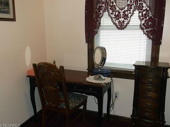 4th image of 1373 Grant St