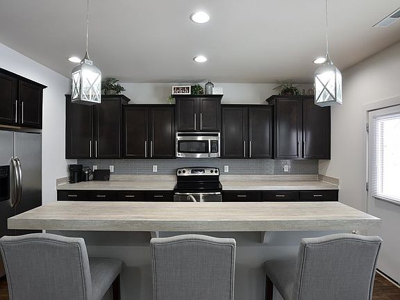 4th image of 2103 Meadowhill Ln
