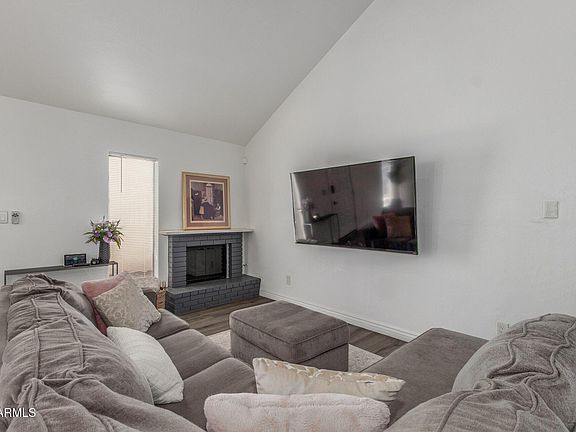 5th image of 1174 E BELMONT Avenue