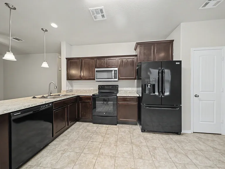 244 Circle Way — Photo 7