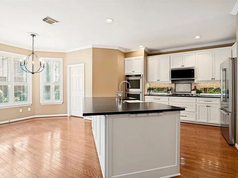 Kitchen overlooking breakfast area.
Refrigerator stays