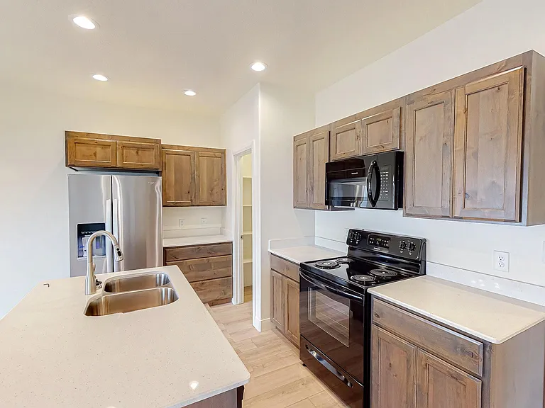 774 Old Fort Dr — Photo 2