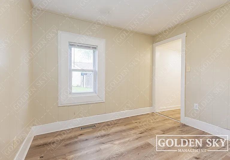 1704 W 15th St — Photo 9