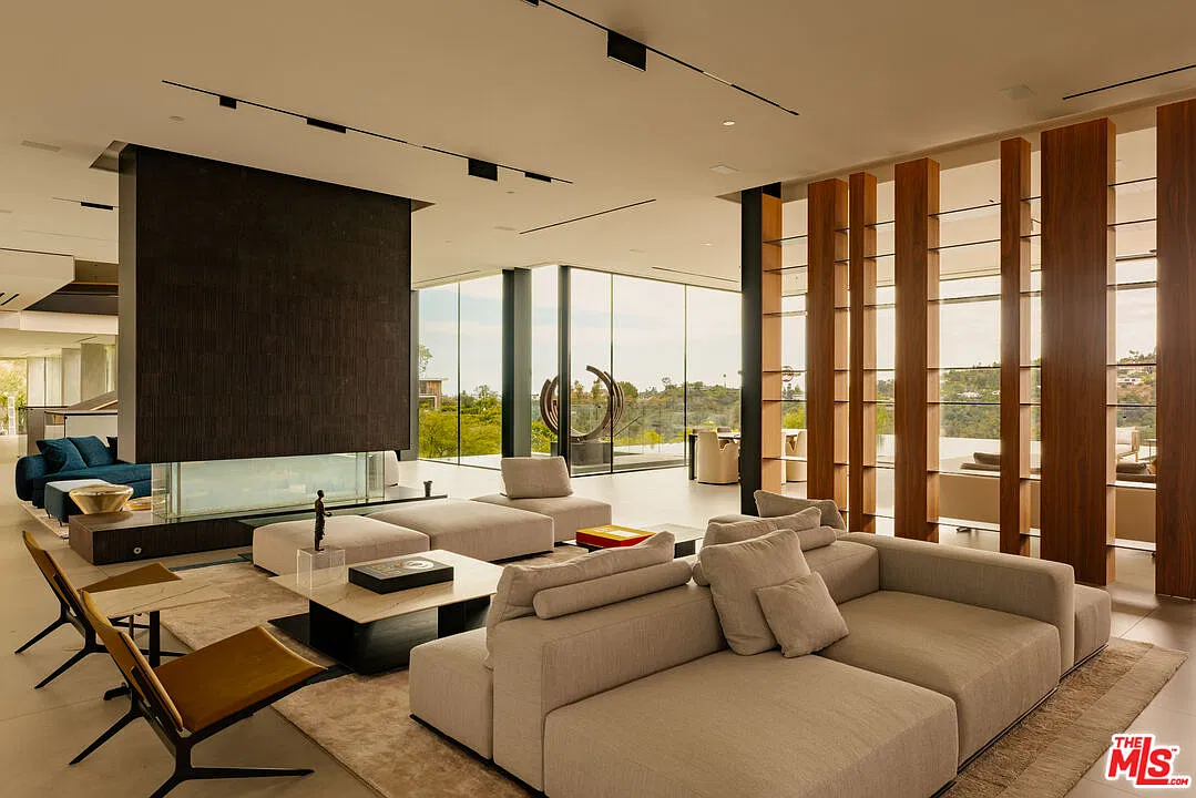 9 bed, 13.0 bath, 20500 sqft, $195,000 — Photo 3