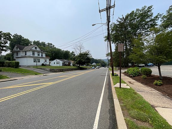5th image of 19 W Bradford Ave
