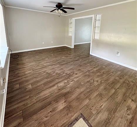 5th image of 521 Chatsworth Dr