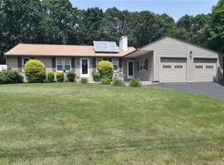 23 Maplewood Dr, Coventry, RI 02816