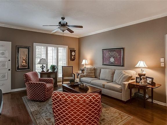 4th image of 4320 Bellaire Dr S APT 139