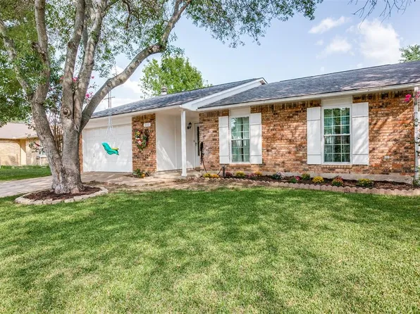 305 S Willow St, Mansfield, TX 76063
