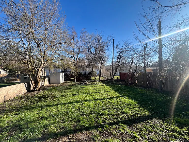 820 E 100 N — Photo 23