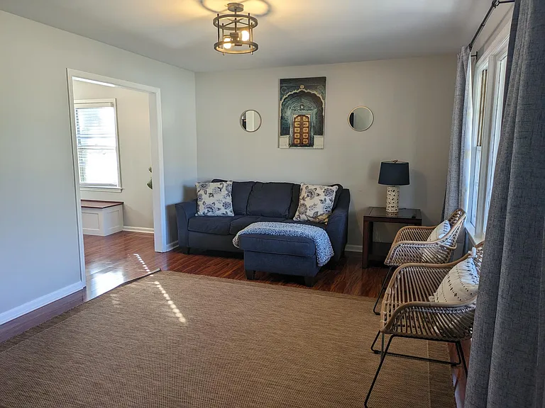 212 Cardinal Dr — Photo 2