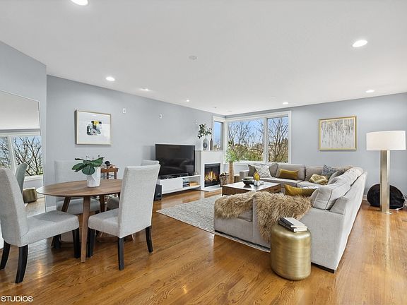 3rd image of 2822 W Chicago Ave APT 3W