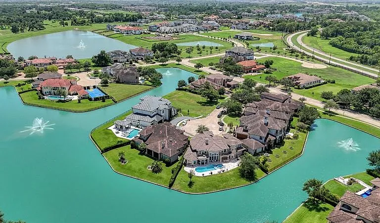 5623 Waters Landing Ln — Photo 1