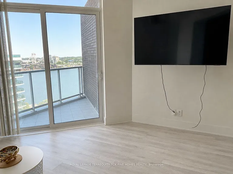 1 Edgewater Dr #920 — Photo 8