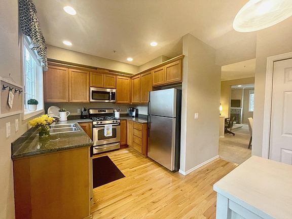 4th image of 23036 NE 8th St Unit C