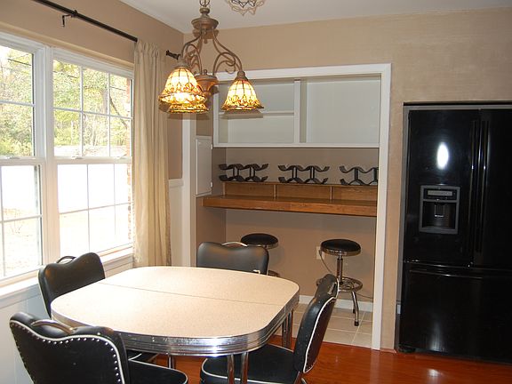 4th image of 4611 Cambridge Dr