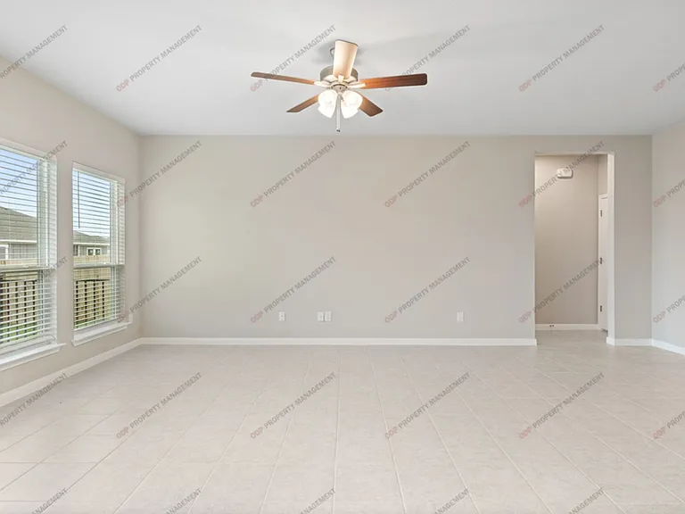 625 Oxford Ln — Photo 14