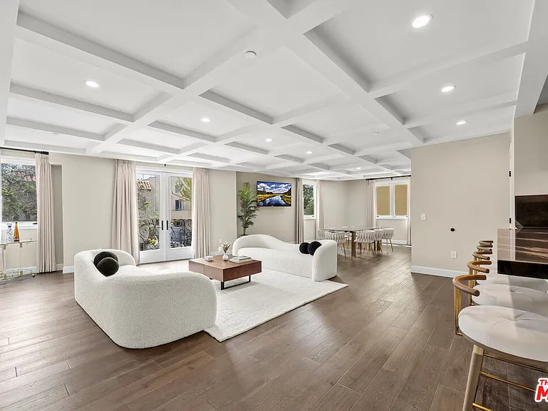 1825 Pandora Ave #Penthouse 404 — Photo 8
