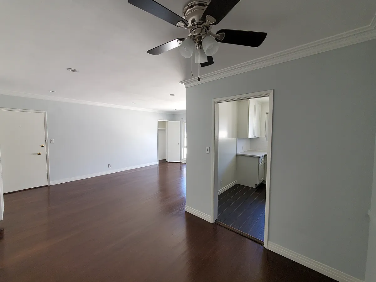 Building Photo - 8540 Saturn St #4