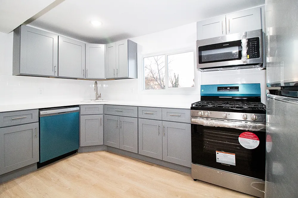 3 bed, 900 sqft, $2,350 — Photo 2