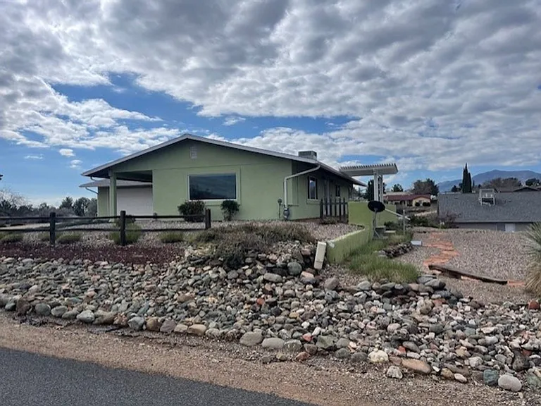 717 E Peila Ave — Photo 19