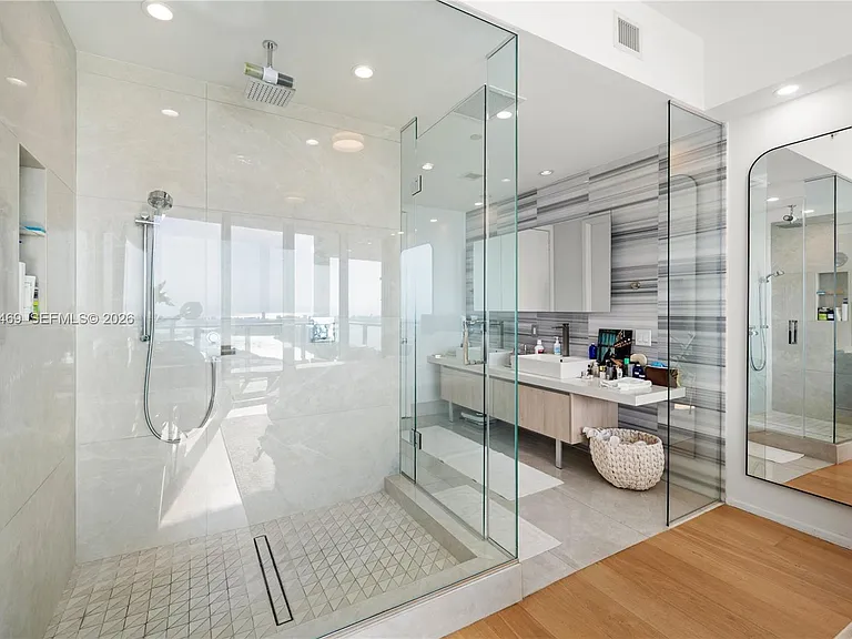 1100 Biscayne Blvd #5004 — Photo 16