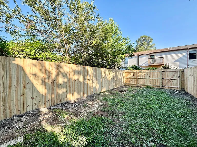 1005 Barnacle Ct — Photo 12