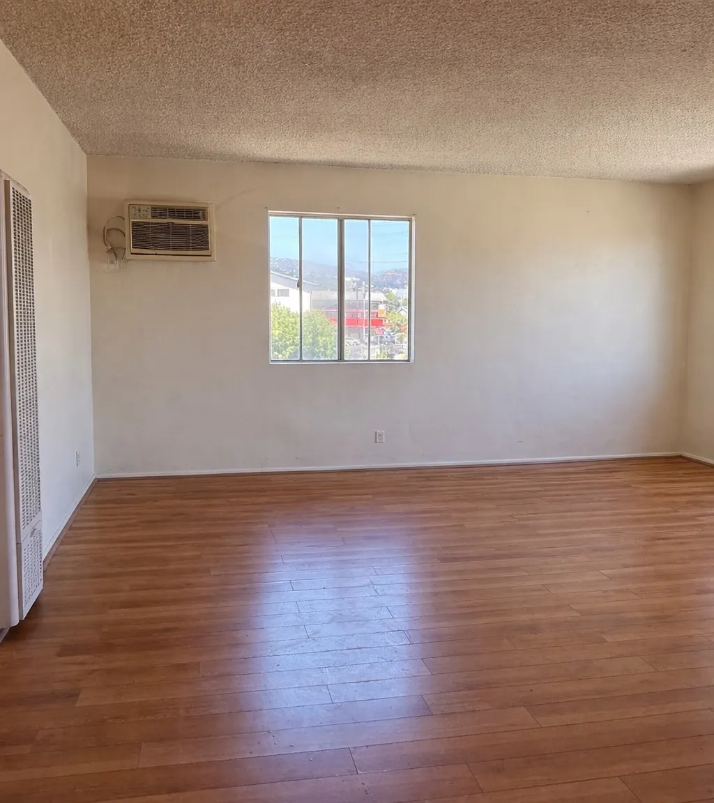 1 bed, 700 sqft, $1,850 — Photo 3
