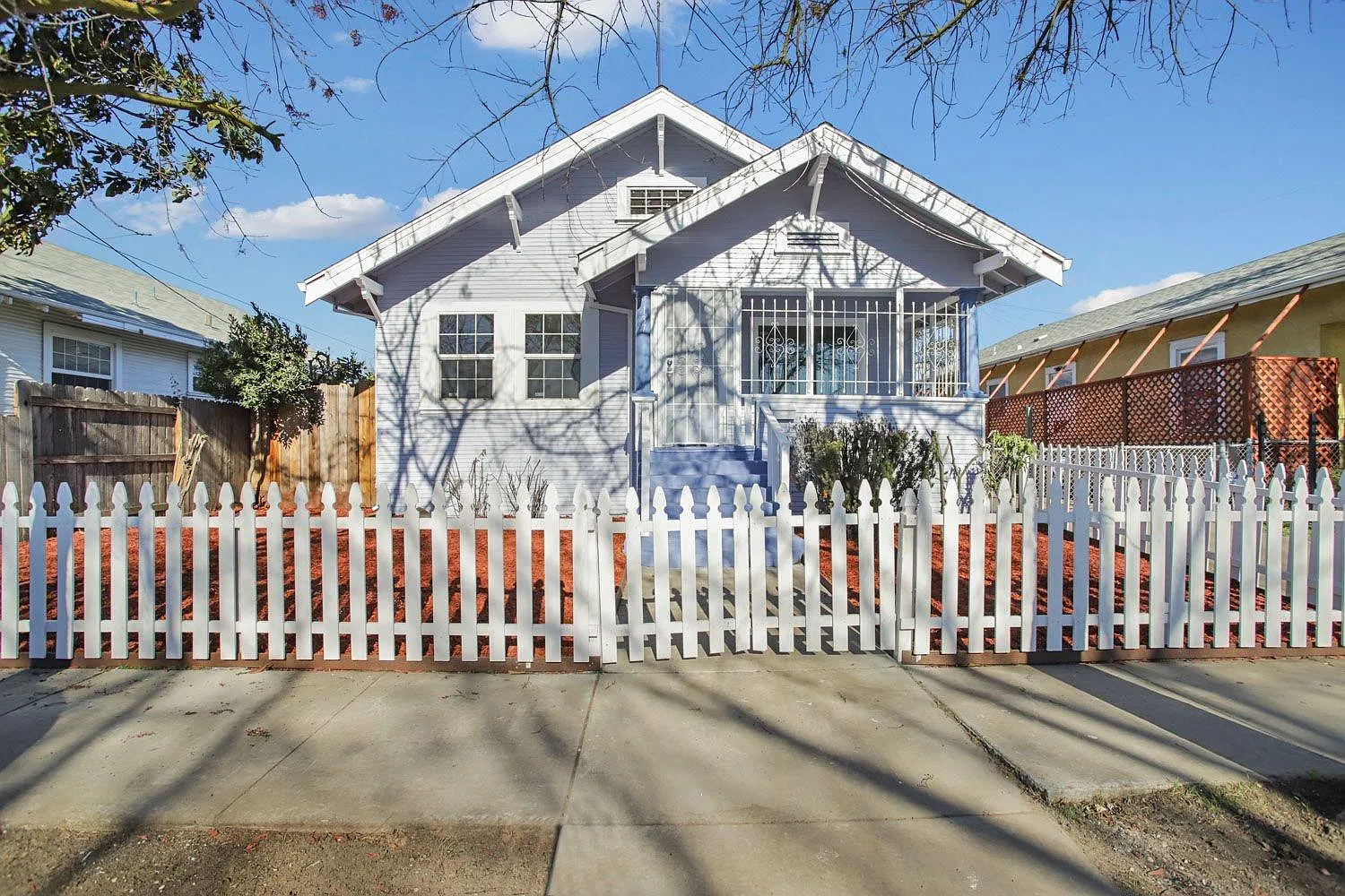 137 W Clay St photo 1