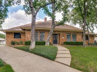517 Country Wood Ct, Arlington, TX 76011