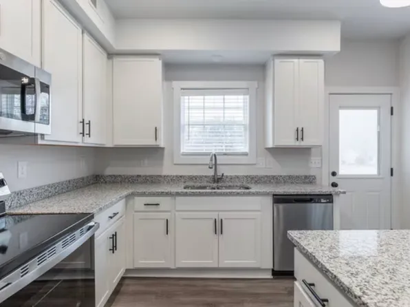 112 Aviator Cir, Oak Grove, KY