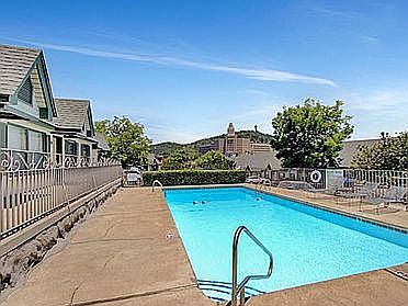 Pool-steps from unit