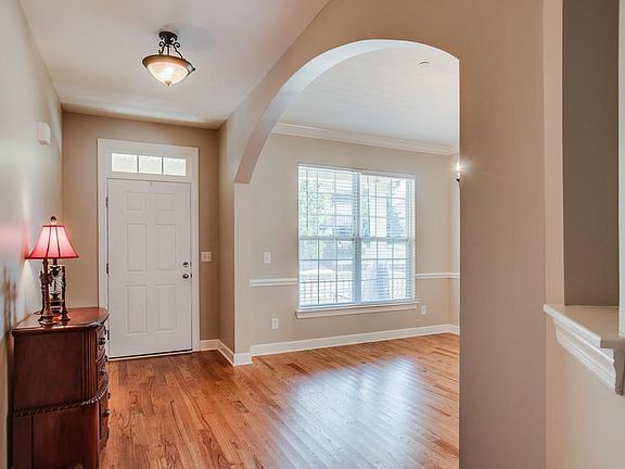 4th image of 608 Nevins Pl