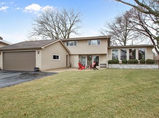 700 Clearview Dr, Glenview, IL 60025