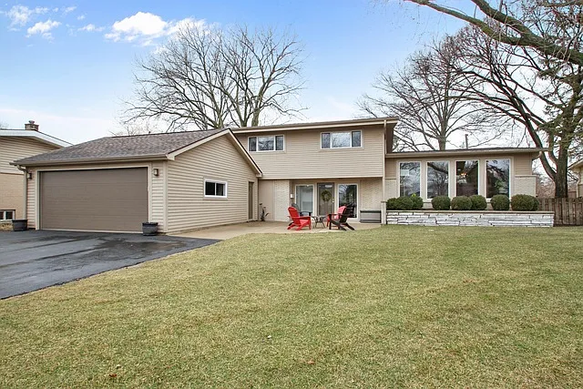 700 Clearview Dr photo 1