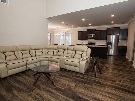 5th image of 753 Pelican Bay Dr