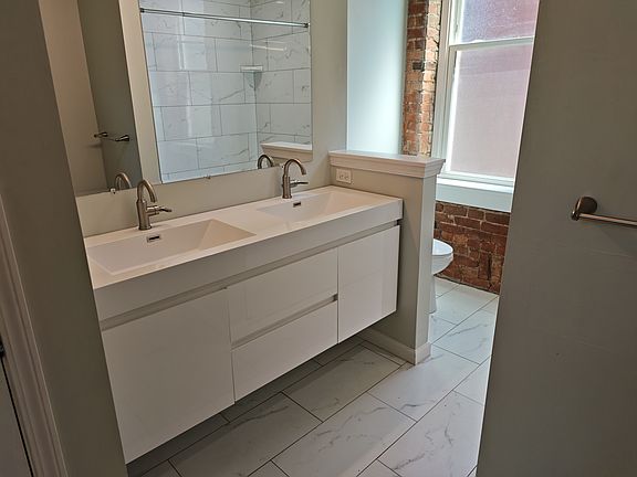 5th image of 836 York St #2
