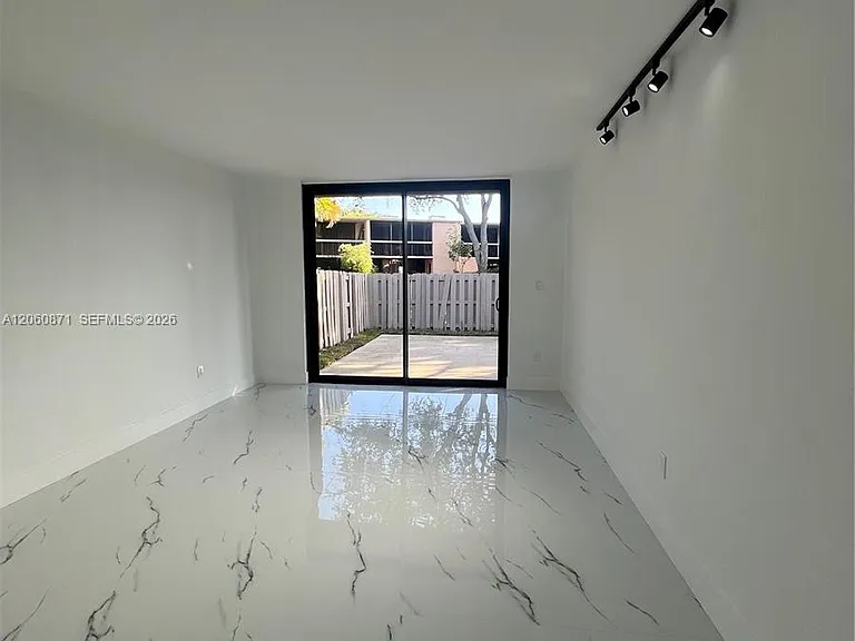 20610 NE 7th Ct — Photo 23