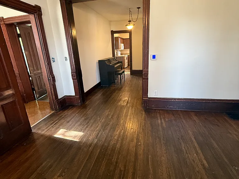 912 N Center St — Photo 8