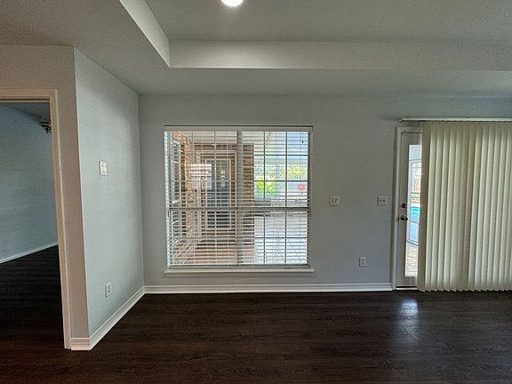 5th image of 302 Stahlman Ave
