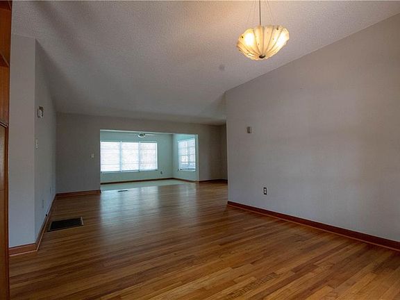 3rd image of 2119 Lake Dr