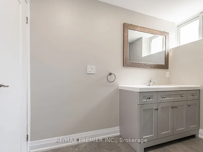 569 Roding St #BASEMENT — Photo 13
