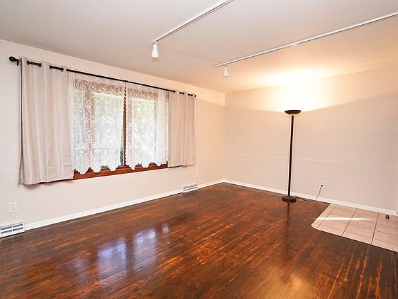 2nd image of 6759 Country Ln