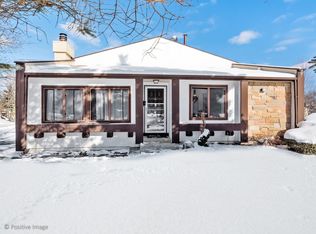 240 Cascade Dr, Indian Head Park, IL 60525