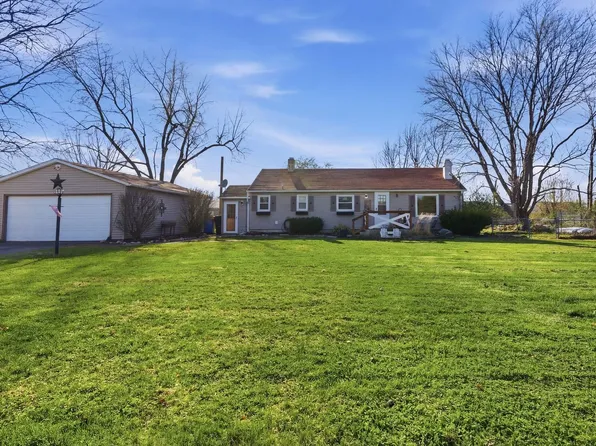 152 Holiday Dr, Somonauk, IL 60552