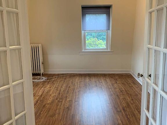 5th image of 145 Carpenter Ave