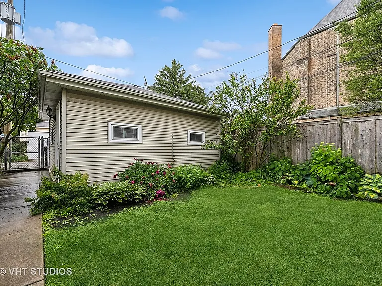 2703 N Francisco Ave #0 — Photo 2