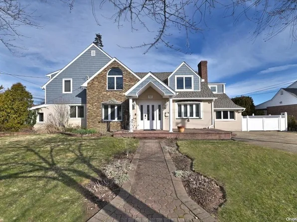 248 Dow Avenue, Carle Place, NY 11514